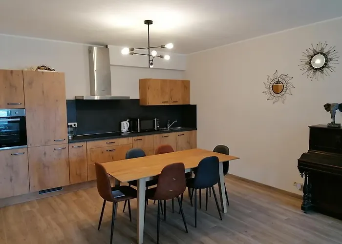 Savane Pres De Pairi Daiza